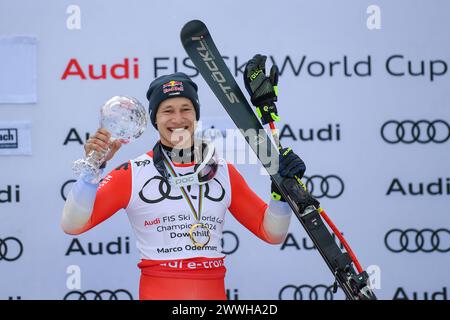 Saalbach Hinterglemm, Autriche. 24 mars 2024. SAALBACH-HINTERGLEMM, AUTRICHE - 24 MARS : Marco Odermatt, vainqueur de la Dawnhill d'Owerall, Suisse, célèbre la descente masculine à la finale de la Coupe du monde de ski alpin Audi FIS le 23 mars 2024 à Saalbach-Hinterglemm, Autriche 240324 SEPA 24 006 - 20240324 PD4415 crédit : APA-defacto Datenbank und Conmanagement GmbH/Alamy Live News Banque D'Images