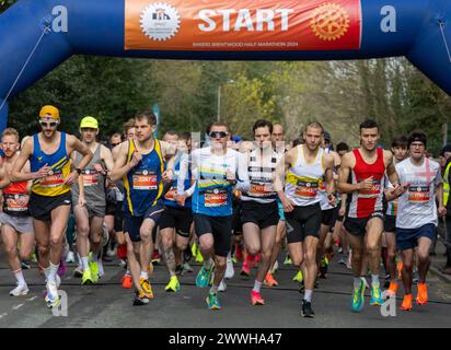 Brentwood, Royaume-Uni. 24 mars 2024. Brentwood Essex 24 mars 2024 Brentwood Half Marathon, Brentwood Essex crédit : Ian Davidson/Alamy Live News Banque D'Images