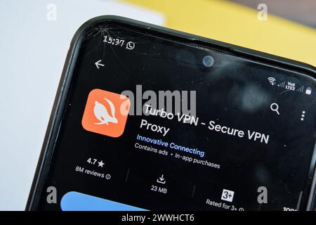Application Turbo VPN sur l'écran du smartphone. Secure VPN Proxy est un navigateur web freeware développé par Innovative Connecting. Bekasi, Indonésie, 24 mars Banque D'Images