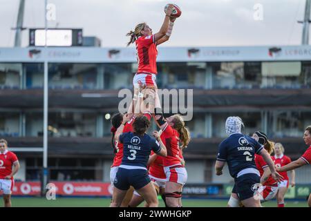 Cardiff, pays de Galles. 23 mars 2024. Georgia Evans est en ligne lors du match de rugby féminin des six Nations, pays de Galles contre Écosse au Cardiff Park Arms Stadium à Cardiff, pays de Galles. Crédit : Sam Hardwick/Alamy Live News. Banque D'Images