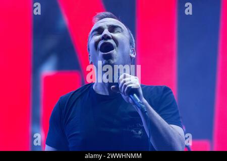 Bogota, Colombie. 21 mars 2024. Samuel Thompson Herring, le chanteur du groupe future Islands, se produit le premier jour du festival EstereoPicnic à Bogota, en Colombie. (Photo de Daniel Garzon Herazo/NurPhoto)0 crédit : NurPhoto SRL/Alamy Live News Banque D'Images