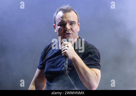 Bogota, Colombie. 21 mars 2024. Samuel Thompson Herring, le chanteur du groupe future Islands, se produit le premier jour du festival EstereoPicnic à Bogota, en Colombie. (Photo de Daniel Garzon Herazo/NurPhoto)0 crédit : NurPhoto SRL/Alamy Live News Banque D'Images