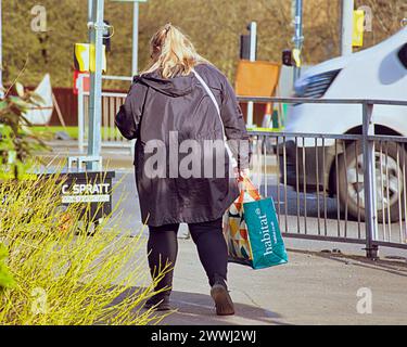 Glasgow, Écosse, Royaume-Uni. 24 mars 2024 : Météo britannique : le temps ensoleillé du printemps dans la ville a vu les habitants et les touristes dans les rues du centre-ville. Crédit Gerard Ferry/Alamy Live News Banque D'Images