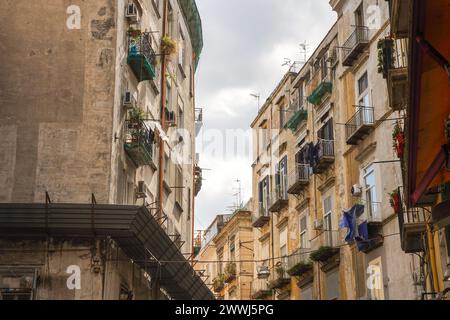 Immeubles résidentiels à Naples Italie, Street view, vieux centre de Naples, Campanie, Italie, Europe. Banque D'Images