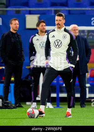 Julian Nagelsmann , Bundestrainer, Nationaltrainer, Rudi Völler, Voeller (DFB Sportdirektor), Sandro Wagner, assistent entraîneur DFB dans le match amical FRANCE - ALLEMAGNE 0-2 FRANKREICH - DEUTSCHLAND 0-2 en préparation pour les Championnats d'Europe 2024 le 23 mars 2024 à Lyon, France. © Peter Schatz / Alamy Live News Banque D'Images