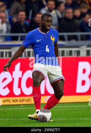 Dayot Upamecano, FRA 4 dans le match amical FRANCE - ALLEMAGNE 0-2 FRANKREICH - DEUTSCHLAND 0-2 en préparation pour les Championnats d'Europe 2024 le 23 mars 2024 à Lyon, France. © Peter Schatz / Alamy Live News Banque D'Images