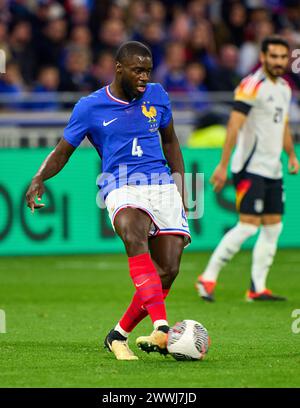 Dayot Upamecano, FRA 4 dans le match amical FRANCE - ALLEMAGNE 0-2 FRANKREICH - DEUTSCHLAND 0-2 en préparation pour les Championnats d'Europe 2024 le 23 mars 2024 à Lyon, France. © Peter Schatz / Alamy Live News Banque D'Images