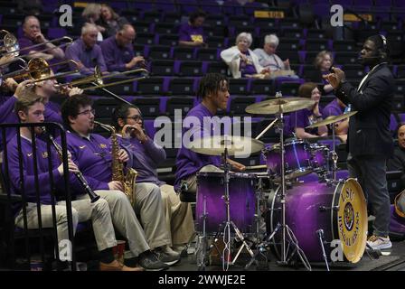 Baton Rouge, États-Unis. 24 mars 2024. Le groupe de pep LSU Lady Tigers se produit lors d'un match de deuxième tour du tournoi de basket-ball féminin de la NCAA à Baton Rouge, en Louisiane, le dimanche 24 mars 2024. (Photo de Peter G. Forest/SipaUSA) crédit : Sipa USA/Alamy Live News Banque D'Images