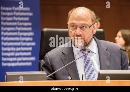 Président du Parlement européen EuroPar, Bruxelles. Le président allemand du Parlement européen, M. Martin Schulz, à son siège, lors de la séance plénière du 24 février 2016. M. Shulz est également membre du Sozialdemokratische Partei Deutschlands ou SPD. Brussel European Parliament, place du Brussel Belgie Copyright : xGuidoxKoppesx Banque D'Images