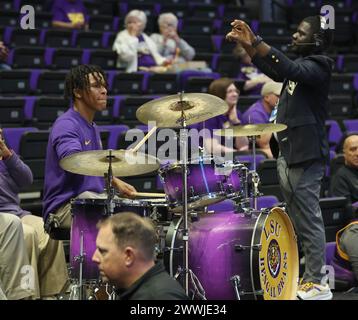 Baton Rouge, États-Unis. 24 mars 2024. Le groupe de pep LSU Lady Tigers se produit lors d'un match de deuxième tour du tournoi de basket-ball féminin de la NCAA à Baton Rouge, en Louisiane, le dimanche 24 mars 2024. (Photo de Peter G. Forest/SipaUSA) crédit : Sipa USA/Alamy Live News Banque D'Images