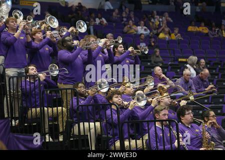 Baton Rouge, États-Unis. 24 mars 2024. Le groupe de pep LSU Lady Tigers se produit lors d'un match de deuxième tour du tournoi de basket-ball féminin de la NCAA à Baton Rouge, en Louisiane, le dimanche 24 mars 2024. (Photo de Peter G. Forest/SipaUSA) crédit : Sipa USA/Alamy Live News Banque D'Images