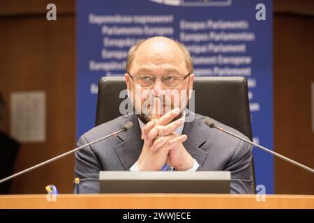 Président du Parlement européen EuroPar, Bruxelles. Le président allemand du Parlement européen, M. Martin Schulz, à son siège, lors de la séance plénière du 24 février 2016. M. Shulz est également membre du Sozialdemokratische Partei Deutschlands ou SPD. Brussel European Parliament, place du Brussel Belgie Copyright : xGuidoxKoppesx Banque D'Images