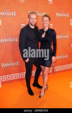 Rhea Harder und ihr Ehemann Joerg Vennewald BEI der Premiere vom musical „Hercules“ AM 24.03.2024 à Hambourg Banque D'Images