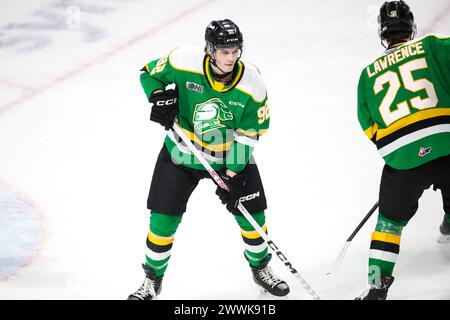 Londres, Canada. 24 mars 2024. Les Knights de London affrontent le Storm de Guelph lors du dernier match de la saison 2023-2024. Jackson Edward (92) de London Knights pendant la première période. (ÉDITORIAL SEULEMENT) crédit : Luke Durda/Alamy Live News Banque D'Images