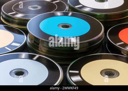 Piles de CD colorés Vintage Mini LP-style Banque D'Images