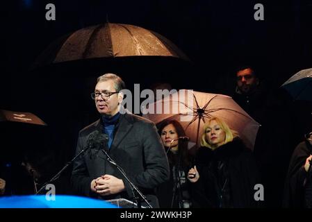 Prokuplje, Serbie. 24 mars 2024. Le président serbe Aleksandar Vucic prend la parole lors d’une cérémonie commémorative marquant le 25e anniversaire du bombardement de l’OTAN en Yougoslavie, à Prokuplje, en Serbie, le 24 mars 2024. La Serbie ne cédera jamais sa province du Kosovo-Metohija ni ne rejoindra l’alliance de l’OTAN, a déclaré dimanche Vucic lors d’un événement commémoratif marquant le 25e anniversaire des bombardements de l’OTAN sur la Yougoslavie. Crédit : Predrag Milosavljevic/Xinhua/Alamy Live News Banque D'Images