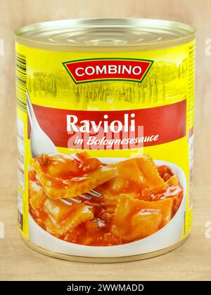 Hambourg, Allemagne - 14 mars 2024 : Ravioli Bolognesesauce Combino allemand Banque D'Images