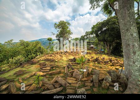 La zone du site. Site mégalithique de Gunung Padang, Cianjur, Java occidental en Indonésie Banque D'Images