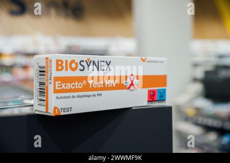 Rennes, France. 23 mars 2024. Photo illustrative des auto-tests VIH BIOSYNEX dans une pharmacie de Rennes le 23 mars 2024 qui permet un test rapide pour toute personne souhaitant connaître son statut sérologique. Photo de Yannick Billioux/ABACAPRESS.COM crédit : Abaca Press/Alamy Live News Banque D'Images