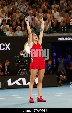 Aryna Sabalenka (BLR) célèbre sa victoire au tournoi de tennis de l'Open d'Australie 2024, Melbourne Park, Melbourne, Victoria, Australie Banque D'Images