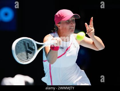 IgA Swiatek (POL) en action à l'Open d'Australie 2024 à Melbourne Park, Melbourne, Victoria, Australie. Banque D'Images