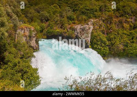 Les chutes Huka sont un ensemble de cascades sur la rivière Waikato, qui draine le lac Taupo, sur l'île du Nord en Nouvelle-Zélande. Banque D'Images