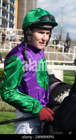 Ascot, Royaume-Uni. 24 mars 2024. Le jockey Tom Bellamy a monté le cheval King's Threshold pour remporter l'hippodrome d'Ascot soutient Achieving for Children handicap Steeple Chase au Spring Family Raceday à l'hippodrome d'Ascot. Propriétaire naviguant à Byzance, entraîneur Emma Lavelle, Marlborough, éleveur William Jenks, commanditaire Hatherden Horse transport. Crédit : Maureen McLean/Alamy Live News Banque D'Images