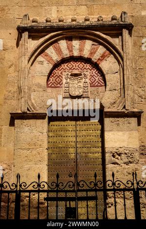 Détails ornementaux de la façade extérieure de la mosquée de Córdoba (Andalousie, Espagne) ESP detalles ornementales de la fachada a la Mezquita de Córdoba Banque D'Images