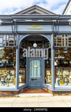 Extérieur du magasin Retouch Lighting à Harrow, Londres, Angleterre Banque D'Images