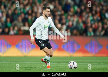 Andres Martin du Real Racing Club avec le ballon lors du match LaLiga Hypermotion entre Real Racing Club et CD Eldense au stade El Sardinero Banque D'Images