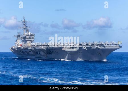 OCÉAN PACIFIQUE (17 février 2024) le porte-avions de classe Nimitz USS Theodore Roosevelt (CVN 71) transite dans l'océan Pacifique avant d'être ravitaillé en mer avec le navire de cargaison sèche et de munitions USNS Cesar Chavez (T-AKE 14). Cesar Chavez est affecté au Military Sealift Command Far East (MSC FE) qui, en coordination avec le commandant de la Task Force 73, ravitaille et ravitaille les forces navales déployées, ainsi que les alliés et partenaires régionaux dans l’Indo-Pacifique. Theodore Roosevelt, navire amiral du Carrier Strike Group Nine, mène des opérations de routine dans la zone d'opérations de la 7e flotte américaine. Un int Banque D'Images