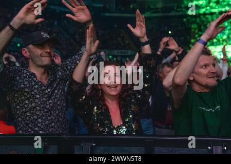 Motorpoint Arena, Nottingham, Royaume-Uni. 24 mars 2024. Événement : esprits simples soutenus par Del Amitri. Légende : image des fans : Mark Dunn/Alamy Live News (divertissement) Banque D'Images