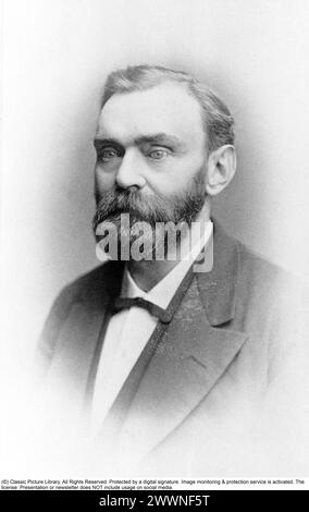 Alfred Bernhard Nobel, né le 21 octobre 1833 et mort le 10 décembre 1896, est un chimiste, inventeur, ingénieur et homme d'affaires suédois. Il est connu pour avoir inventé de la dynamite ainsi que pour avoir légué sa fortune pour établir le prix Nobel. Il a également apporté plusieurs contributions importantes à la science, détenant 355 brevets au cours de sa vie. L'invention la plus célèbre de Nobel était la dynamite, un explosif utilisant de la nitroglycérine ; elle a été brevetée en 1867. Banque D'Images