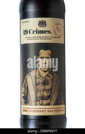 Étiquette sur bouteille de vin rouge 19 crimes Cabernet Sauvignon 2021 - produit de l'Australie, australien Banque D'Images