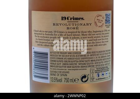 Étiquette au dos de la bouteille de vin 19 crimes Revolutionary Rose 2021 - produit de l'Espagne Espagnol Banque D'Images