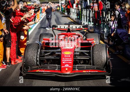 Melbourne, Victoria, Australie. 24 mars 2024. MELBOURNE, AUSTRALIE - 24 MARS : Charles Leclerc de Monaco et la Scuderia Ferrari retournent sur les stands après avoir remporté le Grand Prix d'Australie 2024 à Albert Park à Melbourne, Australie (crédit image : © Chris Putnam/ZUMA Press Wire) USAGE ÉDITORIAL SEULEMENT! Non destiné à UN USAGE commercial ! Banque D'Images