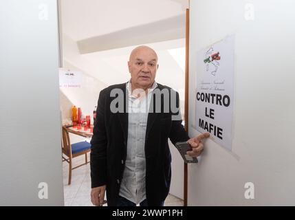 Milan, Italie. 25 mars 2024. Paolo Bocedi, presidente di SOS Italia Libera incontra i giornalisti presso la sede di SOS Italia Libera, bene confiscato alla Ndrangheta in Viale Monza 101 - Cronaca - Milano, Italia - Lunedì, 25 Marzo 2024 (foto Stefano Porta/LaPresse) Paolo Bocedi, président de SOS Italia Liberameets journalistes au siège de SOS Italia Libera, biens confisqués à la Ndrangheta de Viale Monza 101 - Actualités - Milan, Italie - lundi 25 mars 2024 (photo Stefano Porta/LaPresse) crédit : LaPresse/Alamy Live News Banque D'Images