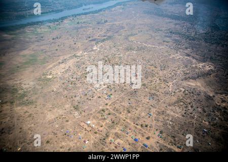 Juba, la capitale du Soudan du Sud, vue du ciel. Environ 1 000 rapatriés sud-soudanais et réfugiés soudanais traversent chaque jour la frontière entre le Soudan et le Soudan du Sud. La guerre au Soudan, qui a commencé en avril 2023, a entraîné la plus grande crise de déplacement au monde. (Photo de Sally Hayden / SOPA images/SIPA USA) Banque D'Images