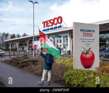 23 mars 2024. Tesco, Forres, Moray, Écosse. Voici la campagne de solidarité de la Palestine écossaise qui proteste au Tesco Store à Forres le samedi 23 Marc Banque D'Images