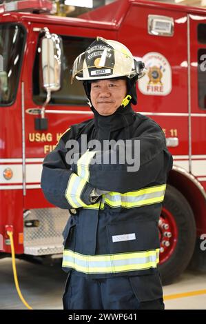 Hungpyo Rucci, le chef adjoint des pompiers de la garnison américaine Humphreys Direction des services d'incendie et d'urgence, pose pour une photo, le 28 février 2024, à l'intérieur de la caserne de pompiers 1 au Camp Humphreys. Rucci a récemment remporté le prix d'instructeur de feu de l'année au niveau du ministère de la Défense. Armée Banque D'Images