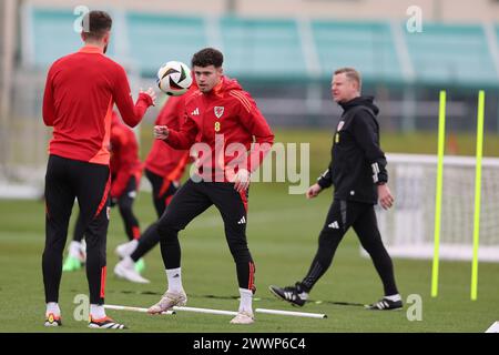 Cardiff, Royaume-Uni. 25 mars 2024. Neco Williams du pays de Galles lors de l'entraînement de l'équipe de football du pays de Galles à Hensol, Vale of Glamorgan dans le sud du pays de Galles le lundi 25 mars 2024. L'équipe s'entraîne avant le match de qualification de l'UEFA Euro 2024 contre la Pologne demain. photo par Andrew Orchard/Andrew Orchard photographie sportive/ Alamy Live News crédit : Andrew Orchard photographie sportive/Alamy Live News Banque D'Images