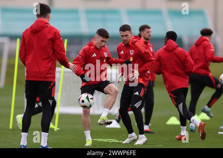 Cardiff, Royaume-Uni. 25 mars 2024. Harry Wilson du pays de Galles lors de l'entraînement de l'équipe de football du pays de Galles à Hensol, Vale of Glamorgan au sud du pays de Galles le lundi 25 mars 2024. L'équipe s'entraîne avant le match de qualification de l'UEFA Euro 2024 contre la Pologne demain. photo par Andrew Orchard/Andrew Orchard photographie sportive/ Alamy Live News crédit : Andrew Orchard photographie sportive/Alamy Live News Banque D'Images