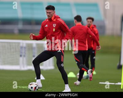 Cardiff, Royaume-Uni. 25 mars 2024. Kieffer Moore, du pays de Galles, lors de l'entraînement de l'équipe de football du pays de Galles à Hensol, Vale of Glamorgan, dans le sud du pays de Galles, le lundi 25 mars 2024. L'équipe s'entraîne avant le match de qualification de l'UEFA Euro 2024 contre la Pologne demain. photo par Andrew Orchard/Andrew Orchard photographie sportive/ Alamy Live News crédit : Andrew Orchard photographie sportive/Alamy Live News Banque D'Images