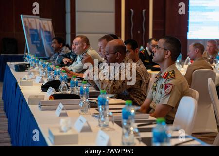 MANAMA, Bahreïn (22 février 2024) les principaux dirigeants militaires et représentants du Conseil de coopération du Golfe et du moyen-Orient examinent les opportunités futures lors de l'engagement maritime multilatéral (Mme) 24,1 à Bahreïn, le 22 février. MME 24,1 signifie l'engagement de TF 51/5 et de ses partenaires régionaux à assurer la stabilité, à améliorer les opportunités régionales et à établir des partenariats capables de répondre efficacement aux crises dynamiques. Cette conférence témoigne du dévouement et de la coopération entre les pays participants, soulignant leur objectif commun de promouvoir la stabilité régionale Banque D'Images