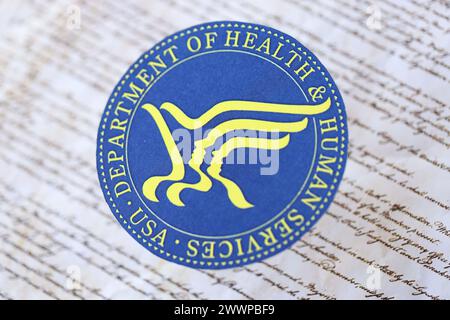 KIEV, UKRAINE - 9 MARS 2024 le ministère de la santé et des services sociaux des États-Unis scelle sur la Constitution des États-Unis Fermer Banque D'Images