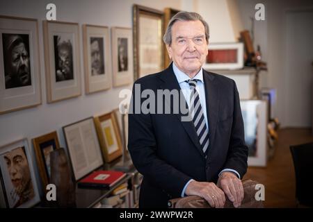 Hanovre, Allemagne. 14 mars 2024. Gerhard Schröder (SPD), chancelier fédéral de 1998 à 2005, photographié dans son bureau. Crédit : Michael Kappeler/dpa/Alamy Live News Banque D'Images