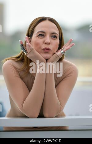 La réalisatrice Monia Chokri posant lors du photocall du film « la nature de l’amour » (français : « simple comme Syvain) à l’occasion de la 76e CAN Banque D'Images