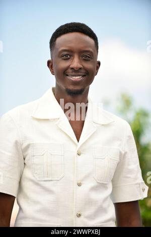 L'acteur et humoriste Ahmed Sylla posant lors d'une photocall à l'occasion du Festival de Cannes le 23 mai 2023 Banque D'Images