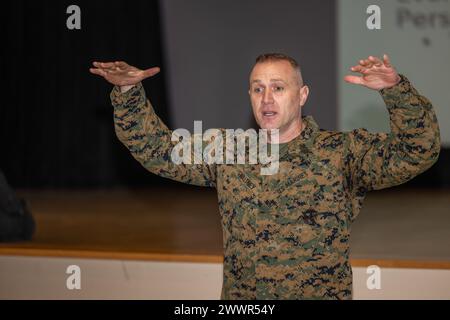 Inspecteur général du corps des Marines le Sgt Major William J. Gwaltney, conseiller principal du corps des Marines, parle au cours d’un mémoire à la direction de la base du corps des Marines Quantico à Little Hall sur le MCBQ, Virginie, le 13 février 2024. Le mémoire soulignait l'importance du recrutement, du maintien en poste et de la formation militaire professionnelle. Corps des Marines Banque D'Images