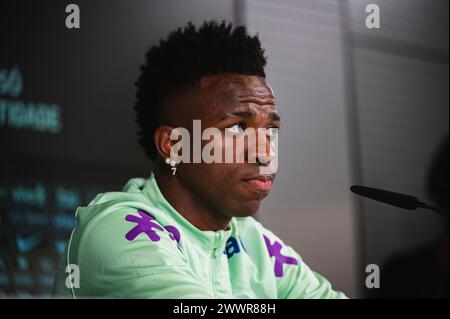 Valdebebas, Madrid, Espagne. 25 mars 2024. Vinicius Junior du Brésil intervient lors de la conférence de presse la veille du match amical de football entre les équipes nationales d'Espagne et du Brésil au Ciudad Real Madrid à Valdebebas, Madrid. (Crédit image : © Alberto Gardin/ZUMA Press Wire) USAGE ÉDITORIAL SEULEMENT! Non destiné à UN USAGE commercial ! Banque D'Images